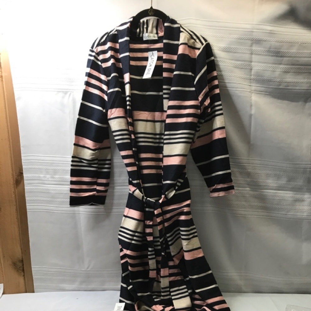 Catch One NWT Womens Robe. size 16/18 Auction is for 1 Robe.